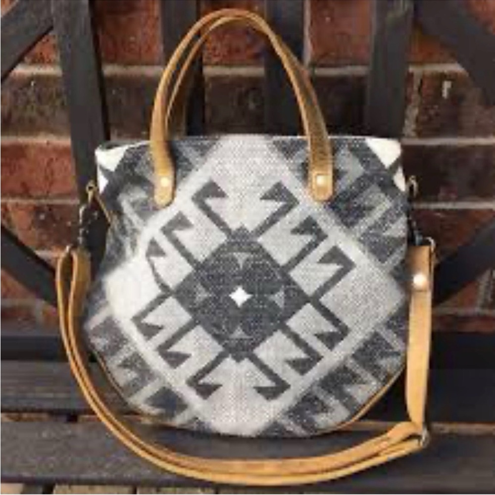 Geometric Patterned Tote Bag - Black and Tan